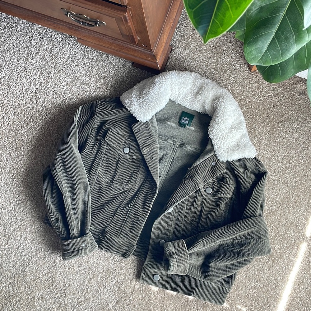 Cropped corduroy collared jacked